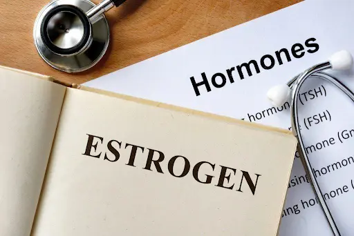 Suy giảm estrogen cũng là nguyên nhân dẫn đến sạm nám da